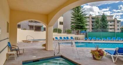 Gorgeous Mountain Studio, Complimentary Shuttle to Slopes, Pool & Hot Tub!