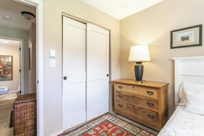 2 多间卧室、免费 WiFi、床单