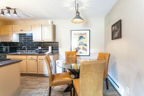 Dining - Mountain Cozy Condo, Great Proximity to Beaver Creek Resort (Avon)