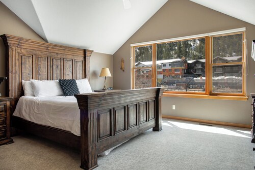 Chic Streamside Home, Hot Tub, Minutes from Resort