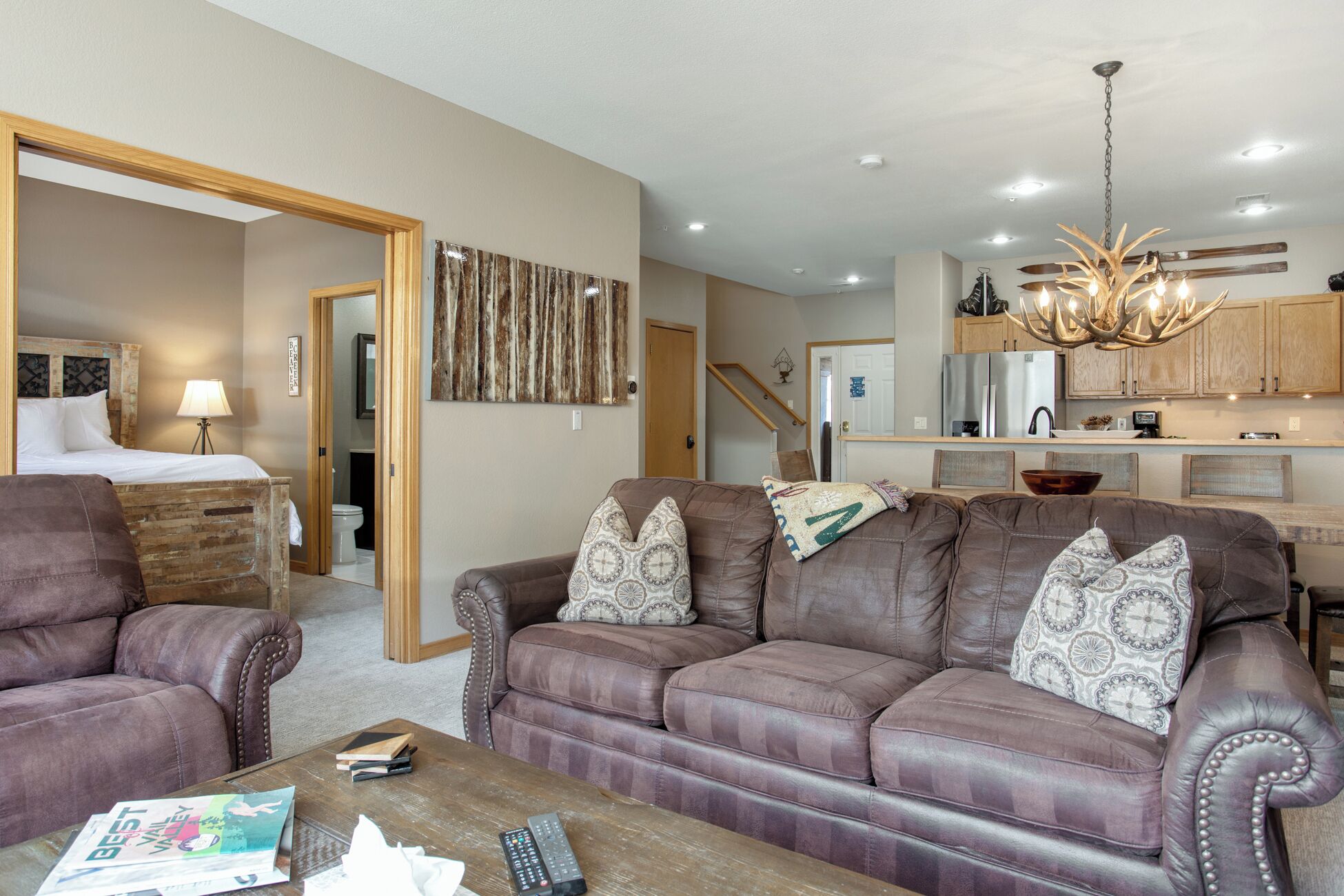 Smart TV, fireplace
