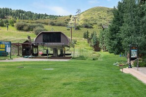 Exterior - Gorgeous Mountainside Condo, A+ Location, A/C, Ski in/Out Hot Tubs (Beaver Creek)