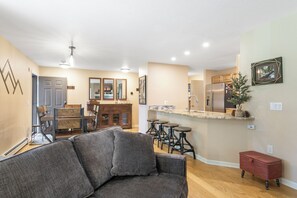 Una Smart TV, una chimenea