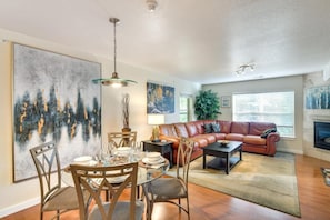 Smart TV, fireplace