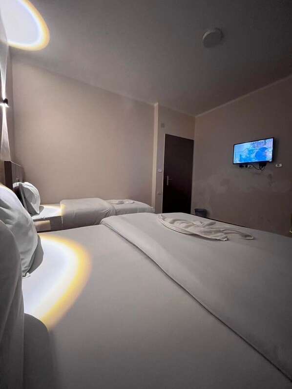 Chambre triple classique | Literie de qualité, couette en duvet, minibar, système d’insonorisation