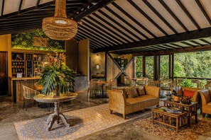 Lobby sitting area - Tukki Ecolodge (Filandia)