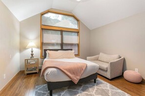 4 bedrooms, desk, iron/ironing board, free WiFi