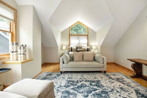 Smart TV, fireplace, offices, computer monitors