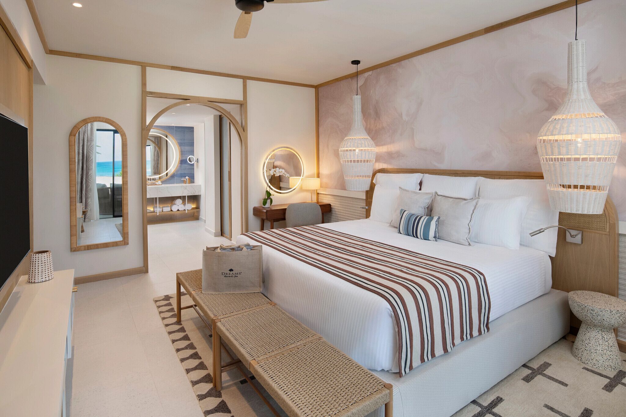 Minibar y caja de seguridad en la habitación 