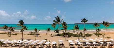 3 buitenzwembaden, parasols voor strand/zwembad