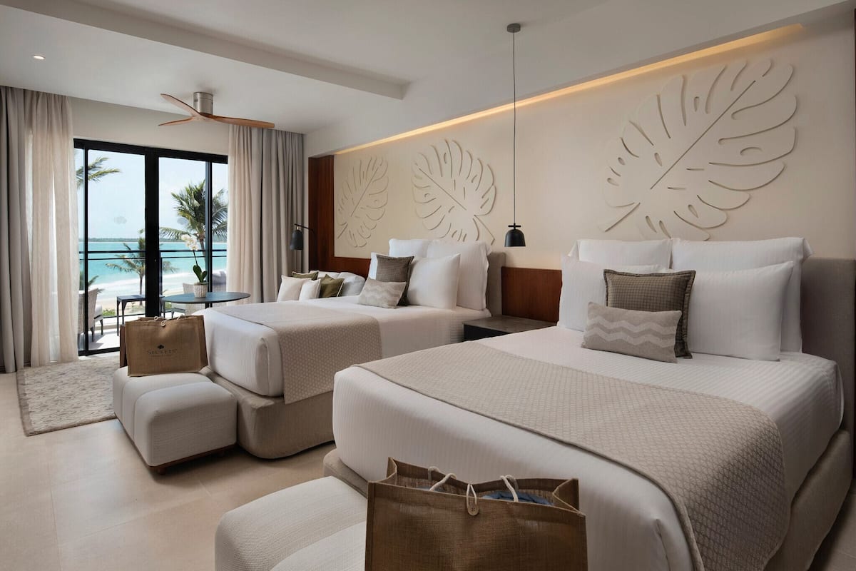 Preferred Club Junior Suite Ocean Front - DBL | 1 habitación, minibar, caja de seguridad en la habitación y wifi gratis