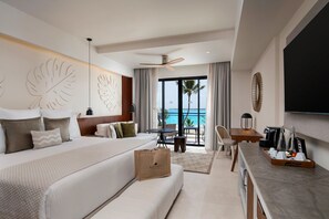 Preferred Club Junior Suite Ocean Front - King | Minibar, värdeförvaringsskåp på rummet, gratis wi-fi och sängkläder