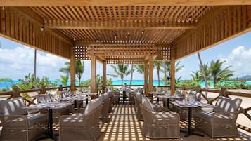 بار على الشاطئ