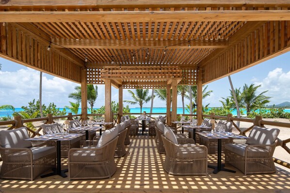 Beach bar - Secrets Playa Esmeralda Resort & Spa - Adults Only - All Inclusive (Miches)