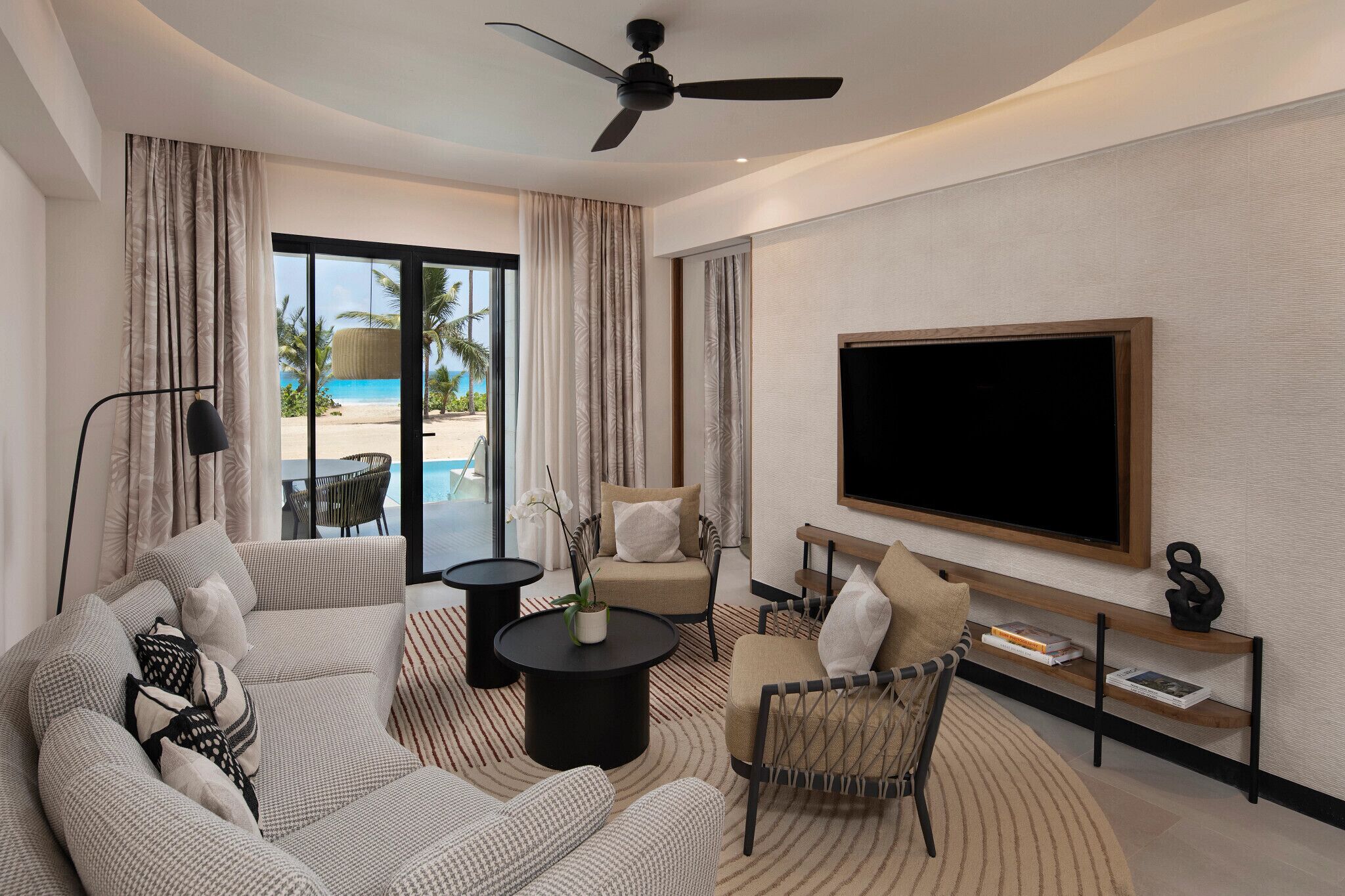 Preferred Club Master Suite Ocean Front Swimout | Wohnbereich