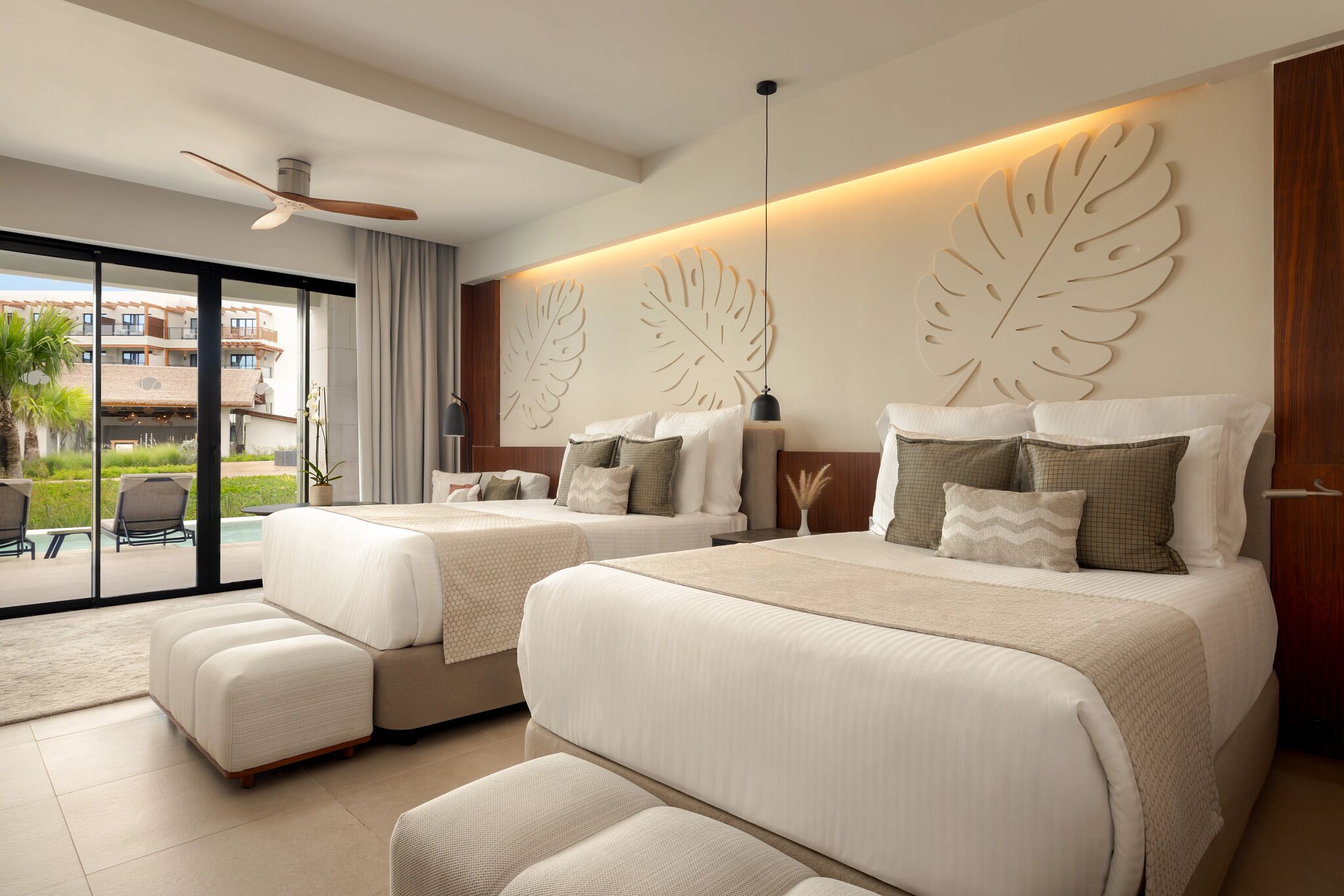 Junior Suite Swimout - DBL | Minibar, värdeförvaringsskåp på rummet, gratis wi-fi och sängkläder