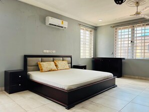 4 chambres, fer et planche à repasser, Wi-Fi, draps fournis