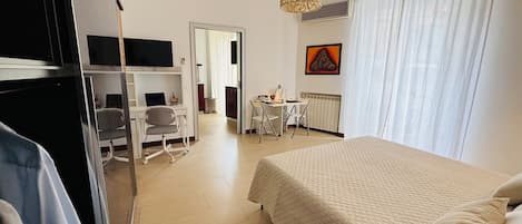 1 bedroom, in-room safe, desk, iron/ironing board