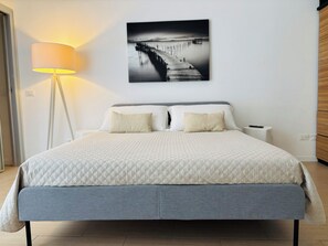 1 habitación, caja de seguridad en la habitación y escritorio