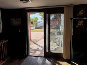 Interior - Cozy 4BR Lagoon Cottage, King Bed, Hot Tub, Game Room, Gym, Family Fun, kayaks (Brick Township)
