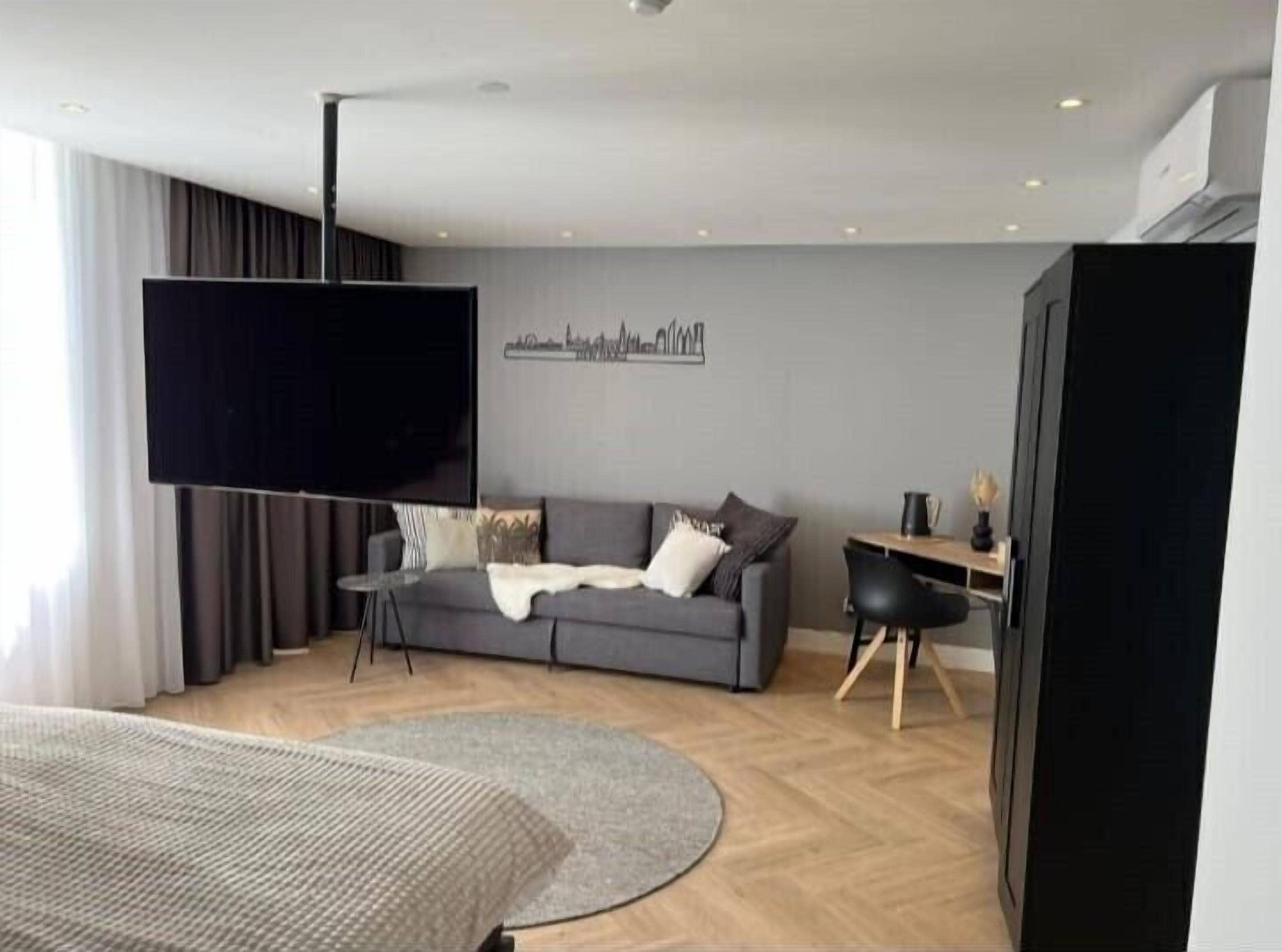 Quarto casal ou duplo família | Escrivaninha, espaço de trabalho para notebook, Wi-Fi de cortesia