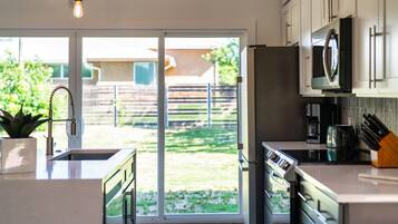 Nhà Cao cấp, 6 phòng ngủ, không hút thuốc, hồ bơi riêng | Bếp riêng | Ấm điện