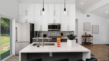 Luxury House, 6 Bedrooms, Non Smoking, Private Pool | Private kitchen | Electric kettle