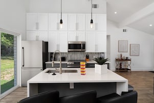 Luxury House, 6 Bedrooms, Non Smoking, Private Pool | Private kitchen | Electric kettle