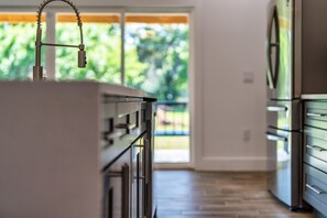Casa de luxe, 6 dormitoris, no fumadors, piscina privada | Cuina privada | Bullidora elèctrica