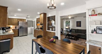 Century Oaks Trio - Easy walk to campus from from your Historic District getaway