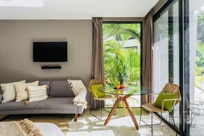 TV - Just 8 min from the Beach,Town and Cenotes. (Tulum)