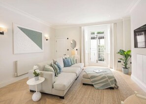 Apartment | Wohnbereich | Kamin