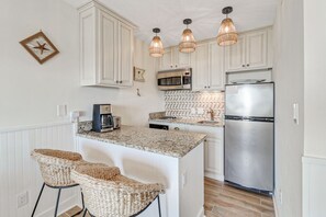 Private kitchen - Oceanfront Villa with Pool (Hilton Head Island)