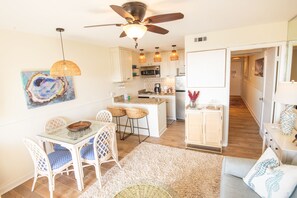 Living area - Oceanfront Villa with Pool (Hilton Head Island)