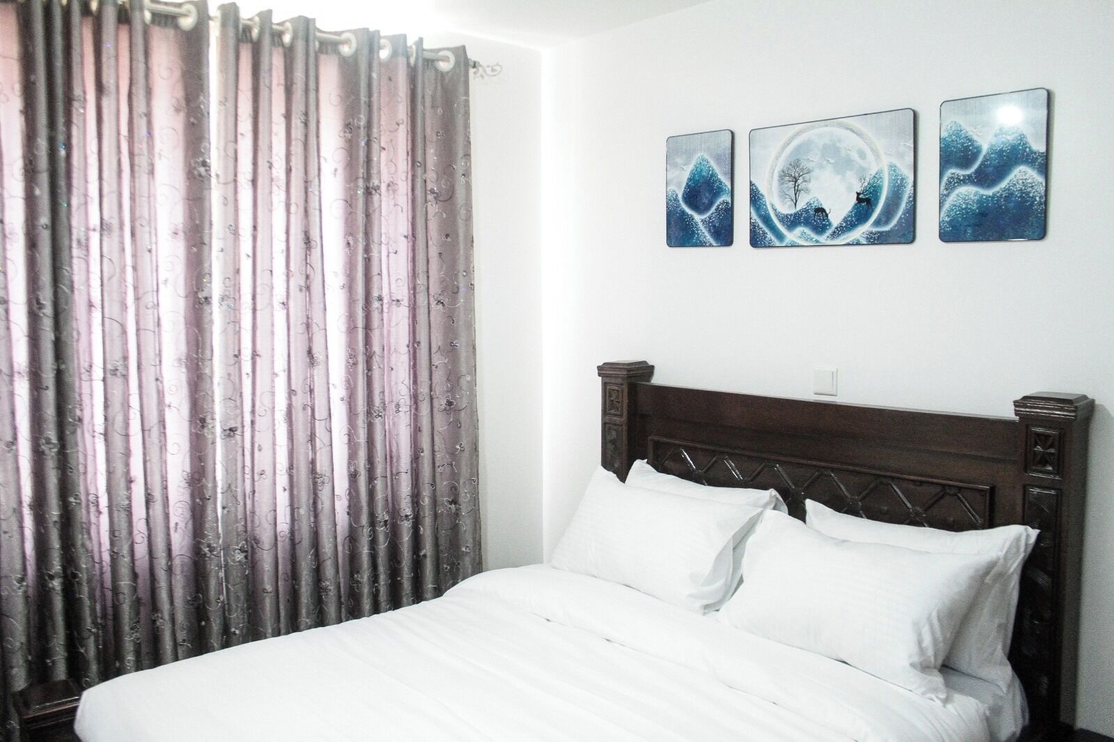 3 chambres, coffres-forts dans les chambres, bureau