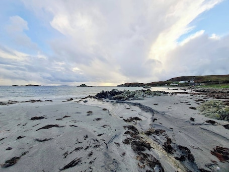 Cottage | Beach. Erisgeir Sleeps 6 With Private Grounds
