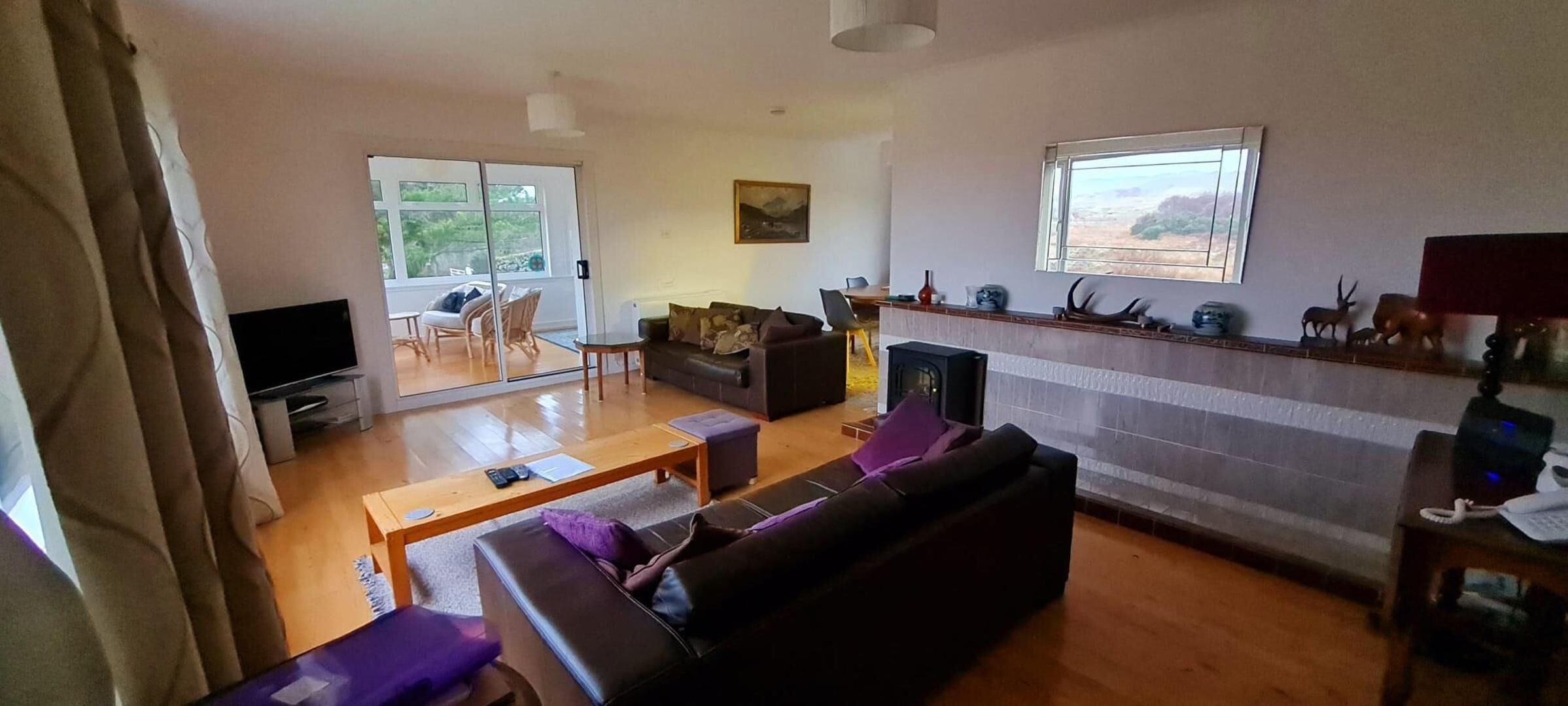 Casa rural | Sala d'estar | Televisor i llar de foc 