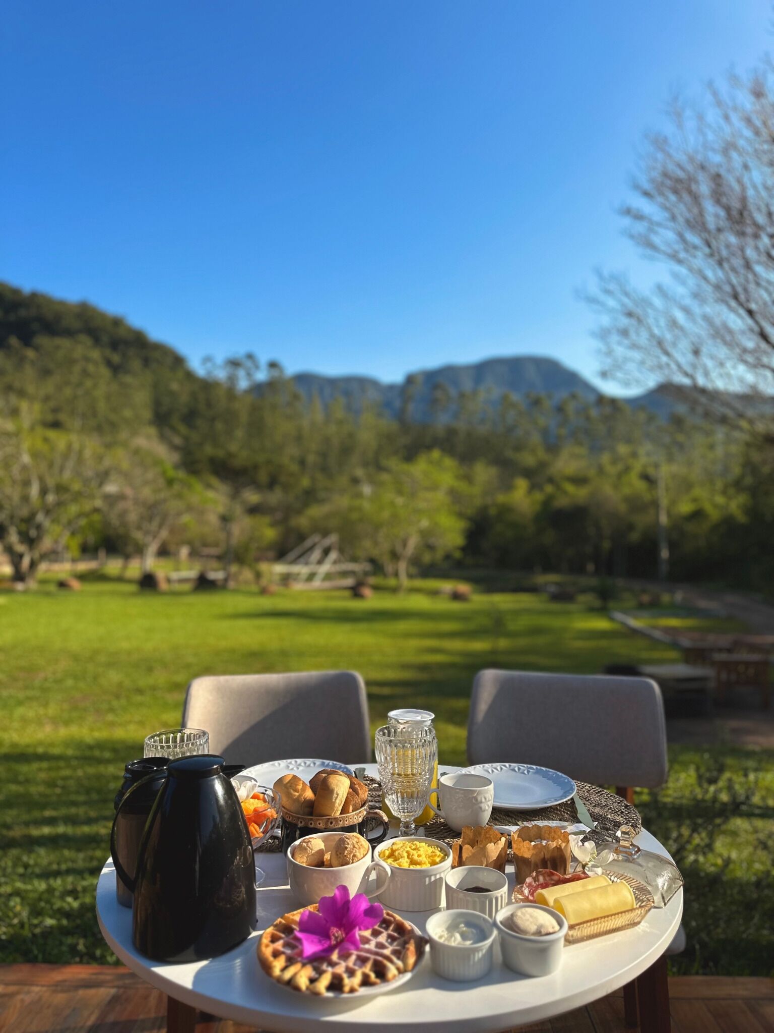 Kopi dan/atau alat penyeduh kopi