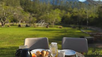 Kopi dan/atau alat penyeduh kopi