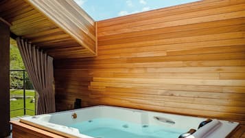 Deluxe-Ferienhütte, 1 Queen-Bett und Schlafsofa, Bergblick | Wohnbereich