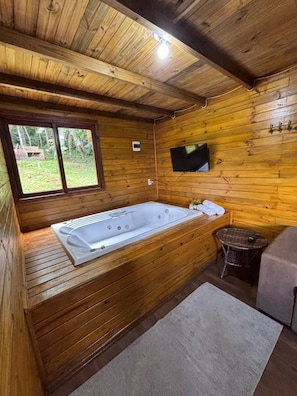 Private spa tub