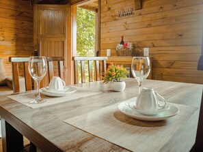 Family Cabin | Private kitchen | Full-size fridge, microwave, cookware/dishes/utensils - Vila Vicença Natural Refuge (Praia Grande)