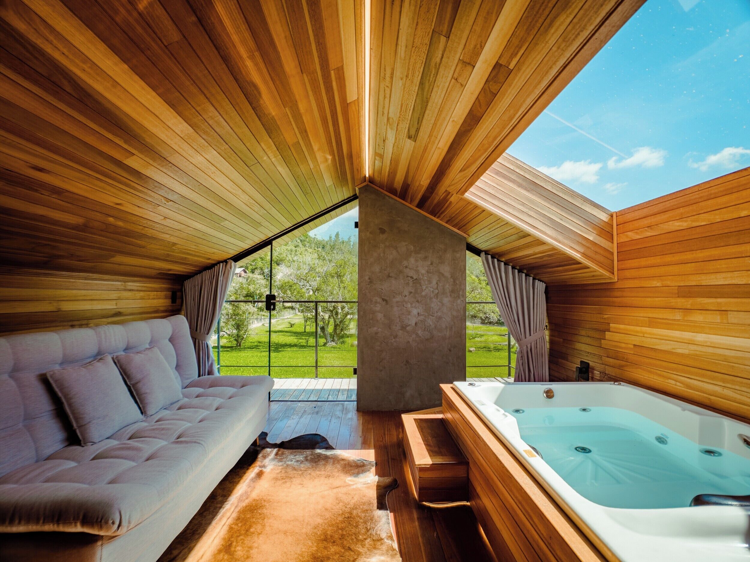 Cabana luxo, 1 cama Queen e sofá-cama, vista para a montanha | Área de estar