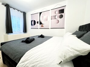 2 dormitorios, escritorio, wifi gratis y ropa de cama
