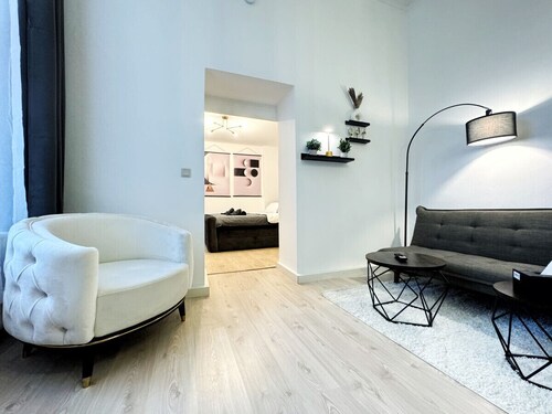 Spacious Loft Living: 130m² Apartments near  Berlin's Top Sights