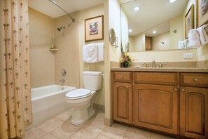 Shower, hair dryer, towels - Aston Kaanapali Shores - Studio Resort View - No cleaning or Resort fees (Lahaina)