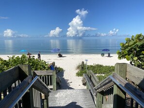 Beach nearby, sun loungers, beach towels