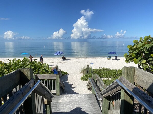 Beach nearby, sun loungers, beach towels