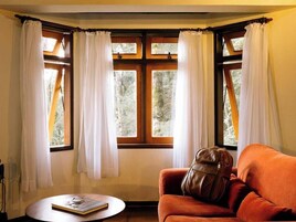 Quarto casal superluxo | Área de estar | Lareira