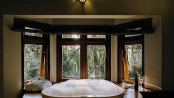 Romanttinen chalet (Master) | Syvä kylpyamme